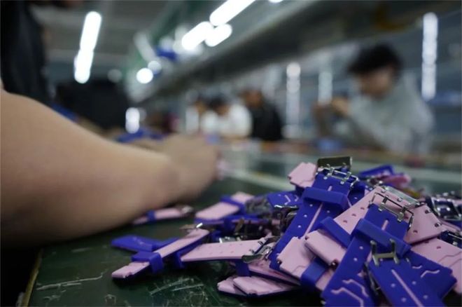产业带工厂双11大集结，“江西打工妹”上淘特掘金智能手表